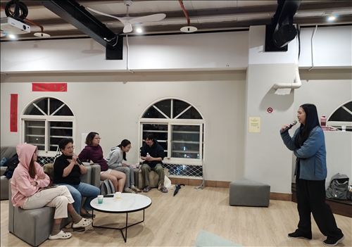 講師與同學互動討論熱烈