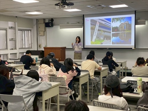 講者進行總綱介紹