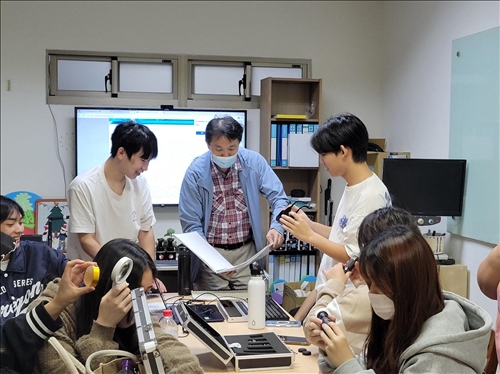 資源中心老師介紹視障生所使用之輔具(第一場)