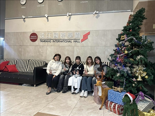 老師與學生有一個愉快的輔導之夜