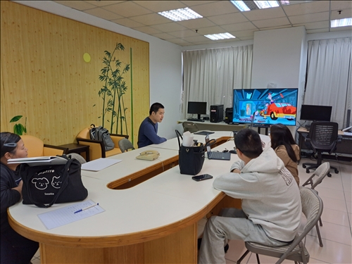 在講師說明操作過程並提出問題