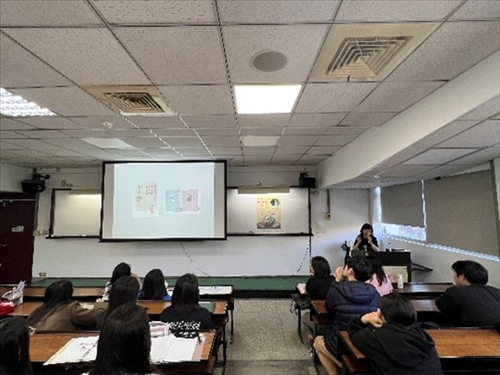 講者分享自己出版過關於飲食的兩本書