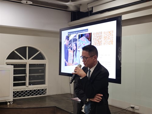 何景榮老師介紹專題內容與本次講座講師