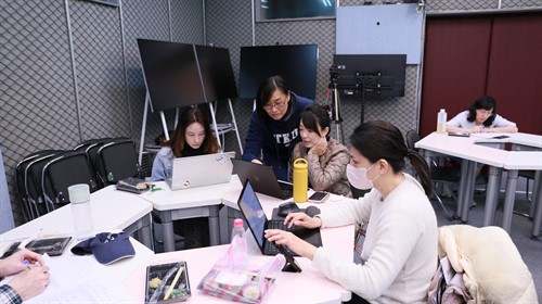 月霞主任協助與會老師們釐清困惑