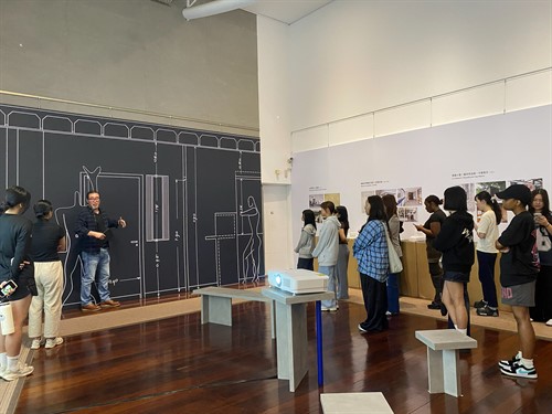 駱老師說明勒．科比意以人為本的和諧系統「模度」