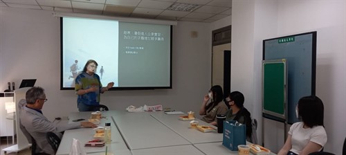 陳麗娟老師與同學進行問答