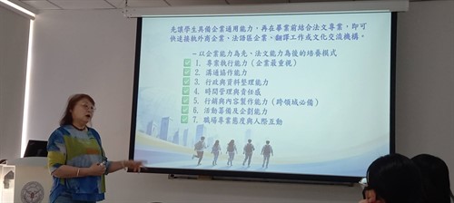 陳麗娟老師介紹實習課程