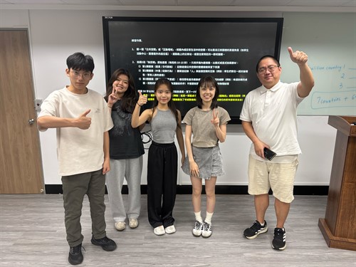 學生與老師大合照