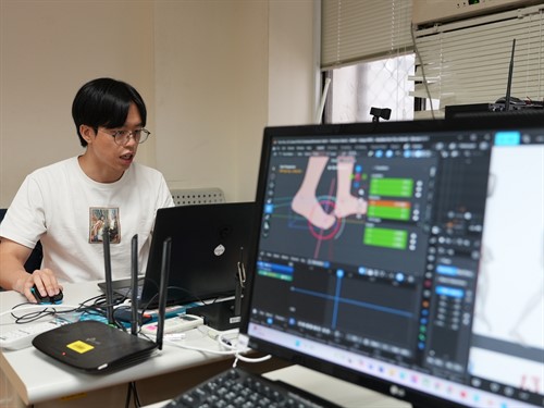 業師詳細示範腿部動作動態