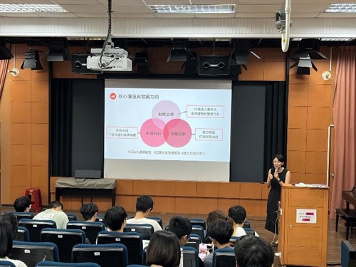 林珣甄老師說明兩廳院永續發展規劃方向