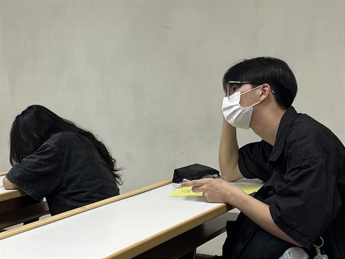 學生聆聽講者分享內容
