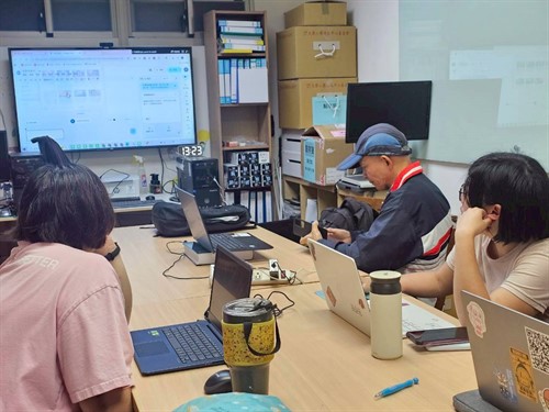 在助理協助下，開始將夥伴加入群組帳號