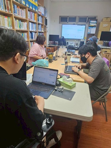 學員們練習專案計畫前置準備工作與摘要