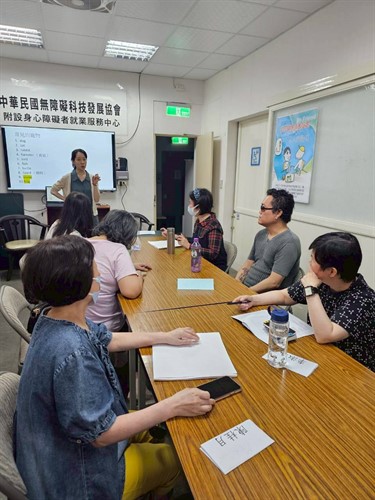 課程內容結合職場會話議題