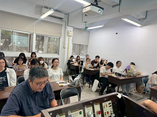 同學閱讀與聆聽