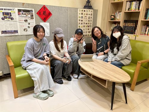 老師與同學合照