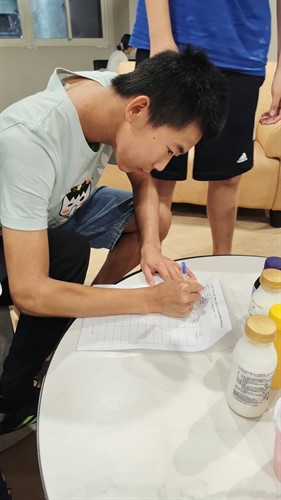 學生們詢問與更換專業、轉學相關問題