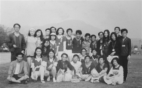 崗上競技－運動場上的喝采