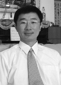 學務處課外活動輔導組組長 曲冠勇