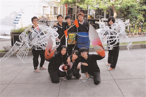 建築系巧扮彈塗魚　招潮蟹宣導愛地球