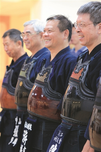 劍友會捐贈劍道館 回饋母校