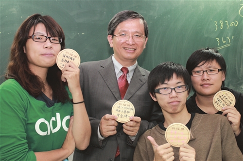 ３日樹上溫馨繫