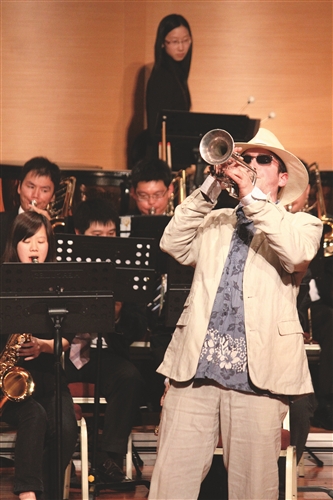 校友管樂團年度公演 觀眾隨音起舞