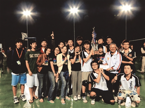 師生盃排球總決賽　政經四奪冠