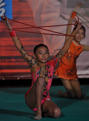 張校長道服現身