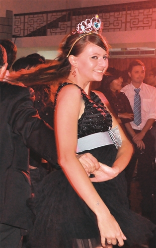 社團開趴紅咚咚