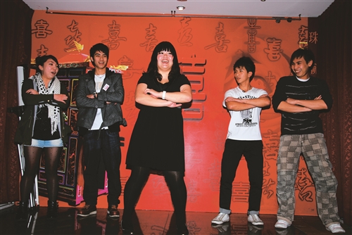 僑生春節師生聯誼 抽中紅包喜孜孜