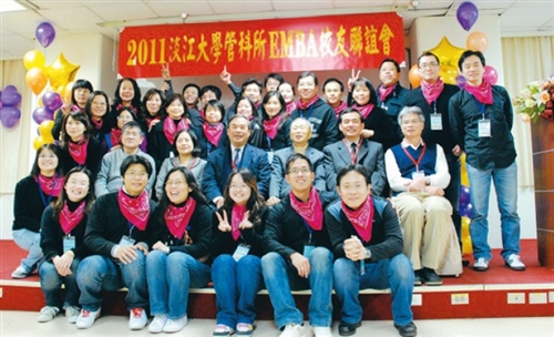 管科所首辦歷屆EMBA校友聯誼　逾百位師生歡聚