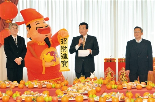 吉字招福喜氣到 新春團拜兔年新氣象