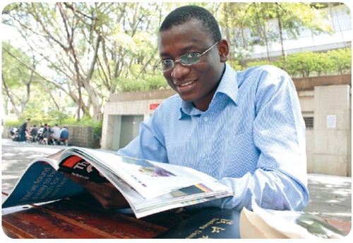 宋達明勤學6國語言  父母的信任支持他通往夢想