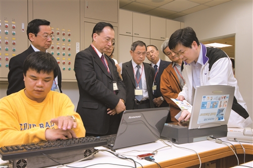 校務評鑑委員　專業細膩實訪