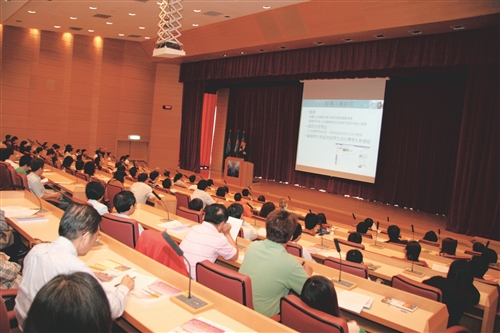 大三出國行前說明會  家長參加踴躍