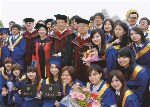 蘭陽畢典 離情依依 張校長勉:做成功的人