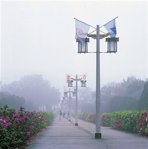 淡江大學宮燈霧景