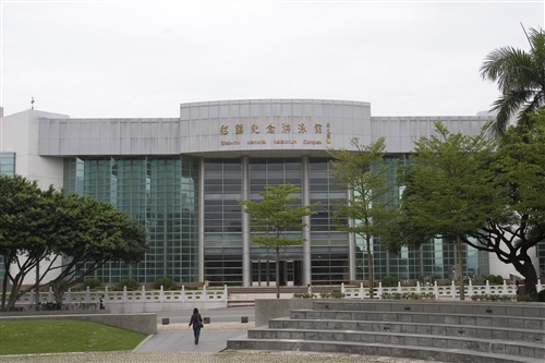 紹謨紀念游泳館外觀-02