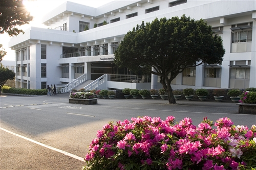 鍾靈化學館外觀-01