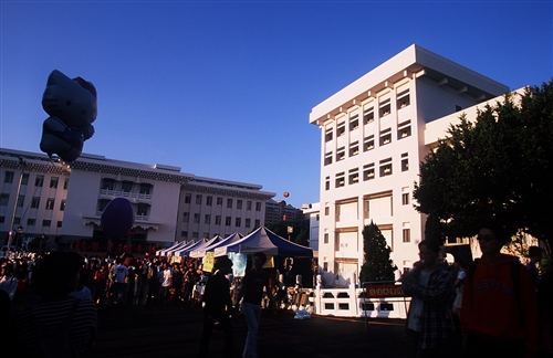 鍾靈化學館外觀-04