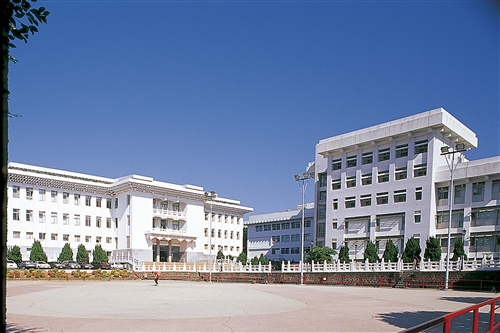 鍾靈化學館外觀-05