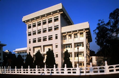 鍾靈化學館外觀-09