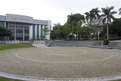 驚聲銅像廣場-03