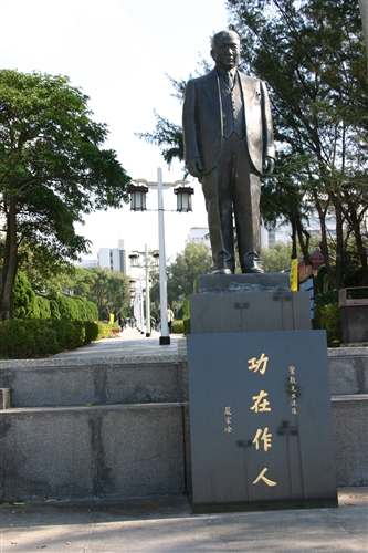 驚聲銅像廣場-04