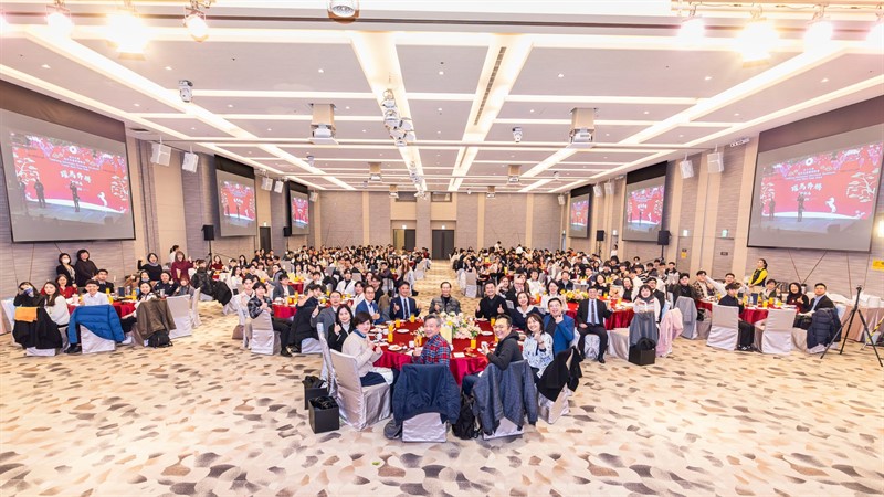 境外生春節聯歡晚會-全體大合照 - 校園素材庫